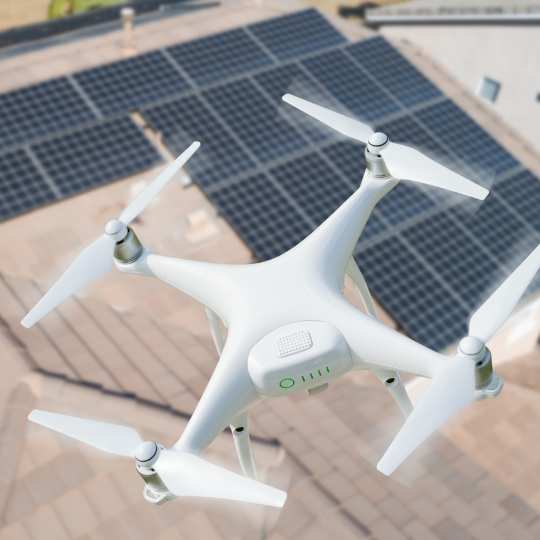 Desbravando os Céus: Como os Drones de Energia Solar Estão Transformando a Indústria