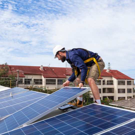 O Processo de Contratação e Instalação da Energia Solar Residencial: Um Guia Detalhado